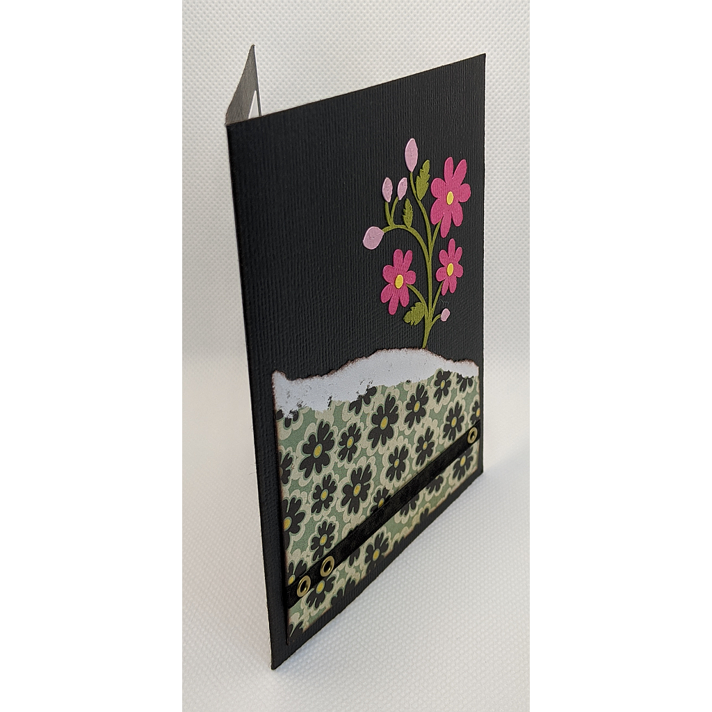 Carte florale avec papier déchiré